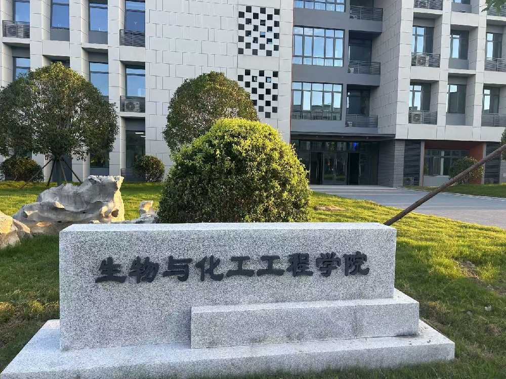 德昌县扬州职业大学体育场高杆灯项目